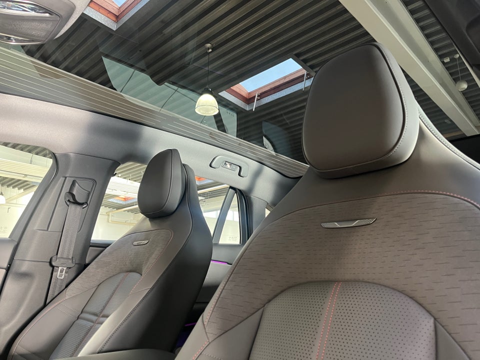 Hongqi EH7 111 Exclusive 4d