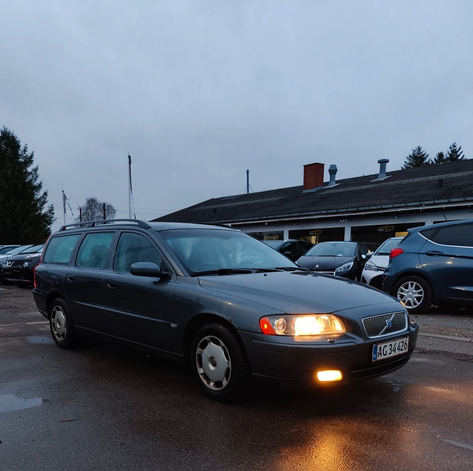 Volvo V70 2,4 170 Momentum 5d