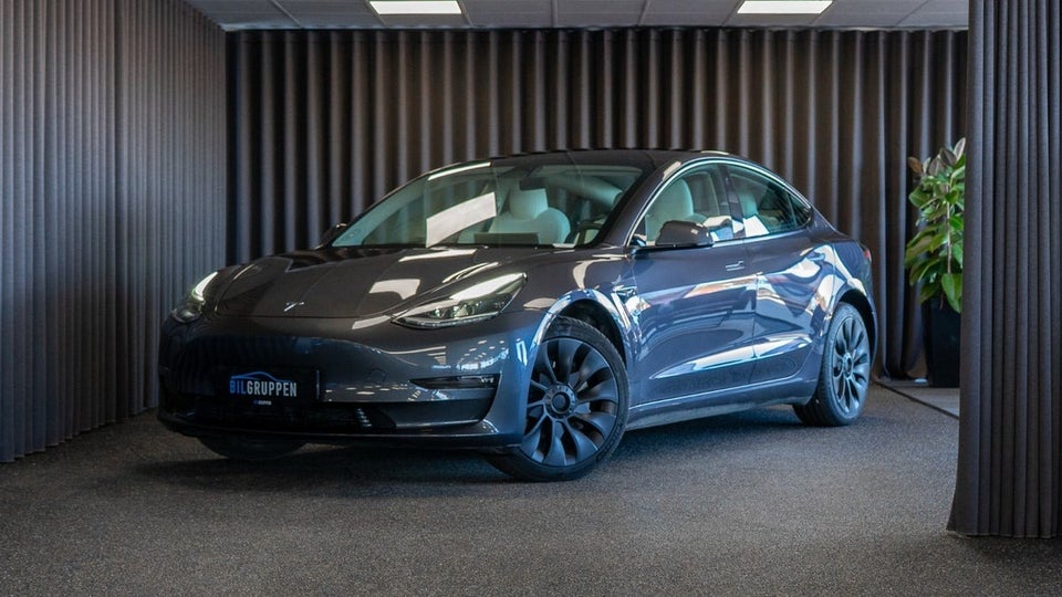 Tesla Model 3 Standard Range+ RWD 4d