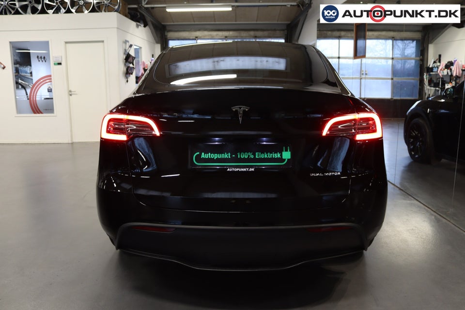 Tesla Model Y Long Range AWD 5d