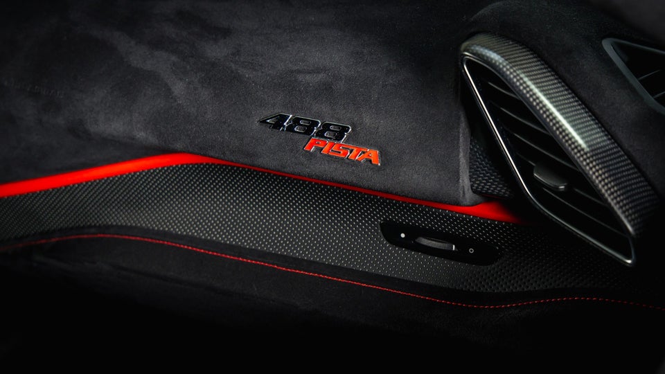 Ferrari 488 Pista 3,9 DCT 2d