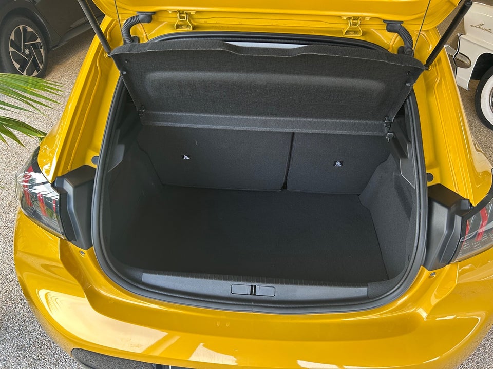 Peugeot 208 1,2 PureTech 100 Allure Sky 5d