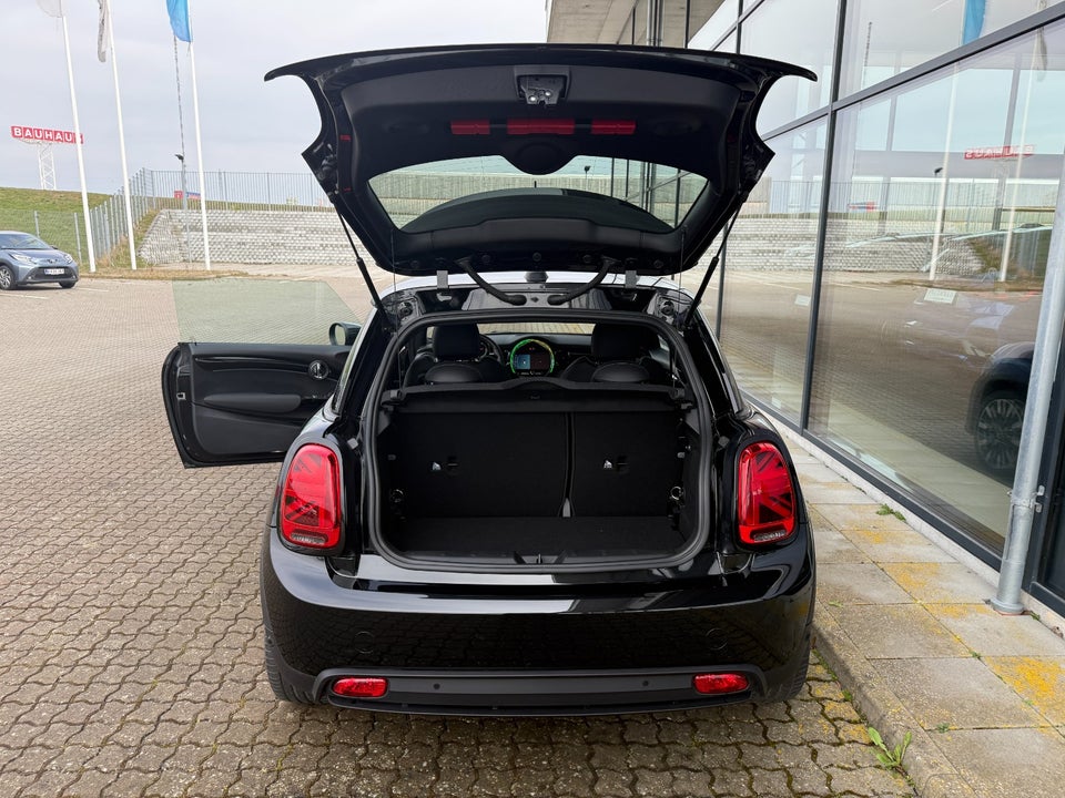 MINI Cooper SE Essential 3d