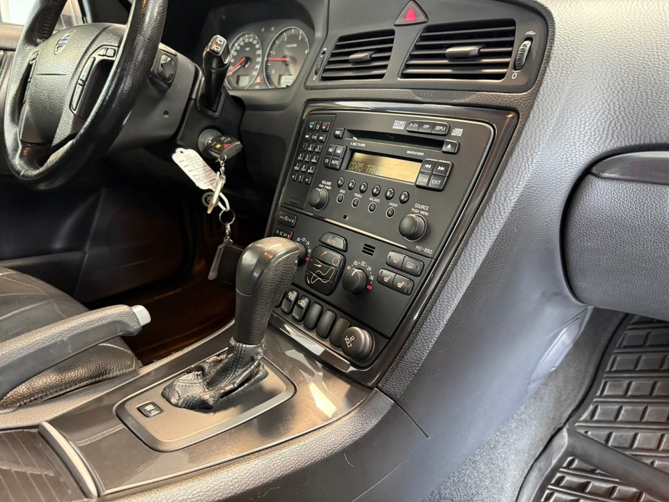 Volvo V70 2,4 D 130 Momentum aut. 5d
