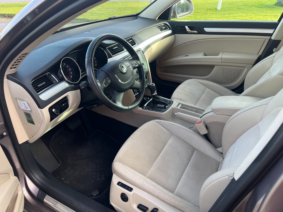 Skoda Superb 2,0 TDi 170 Elegance Combi DSG 5d