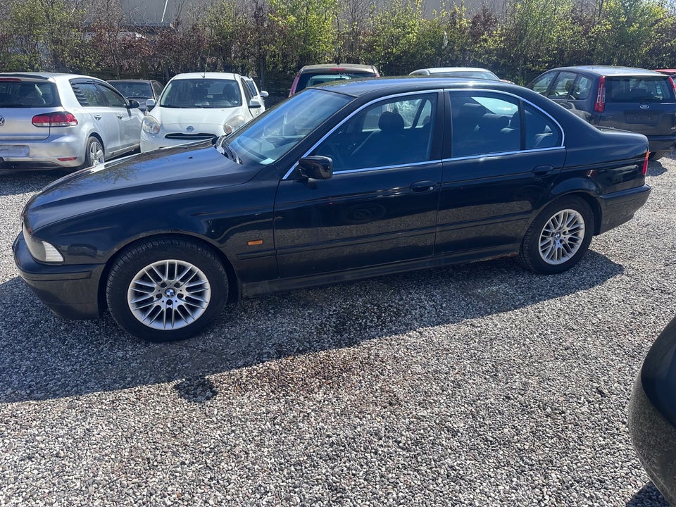 BMW 520i 2,2  4d