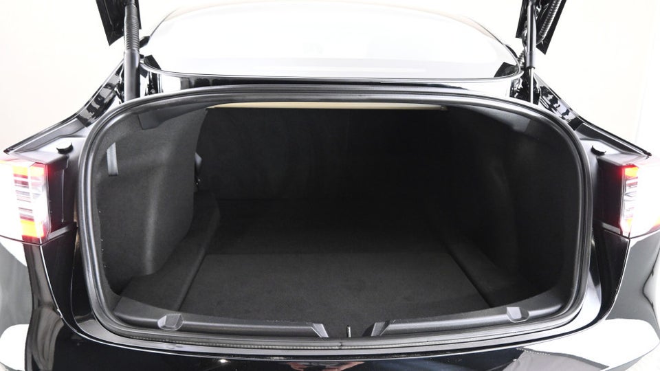 Tesla Model 3 Long Range AWD 4d