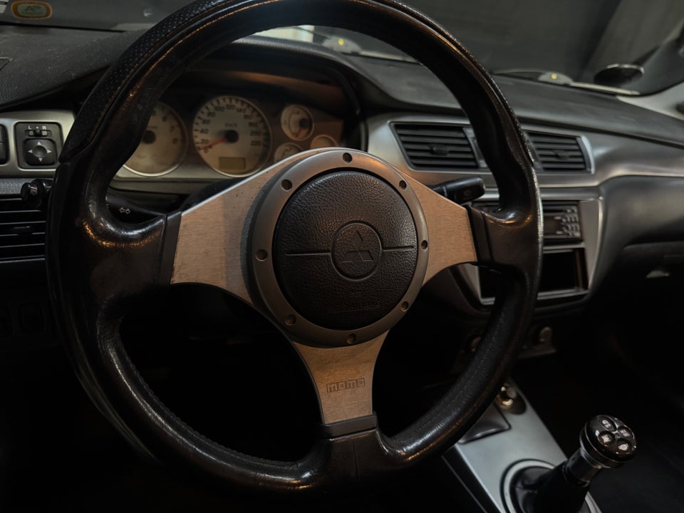 Mitsubishi Lancer 1,6 Invite 4d