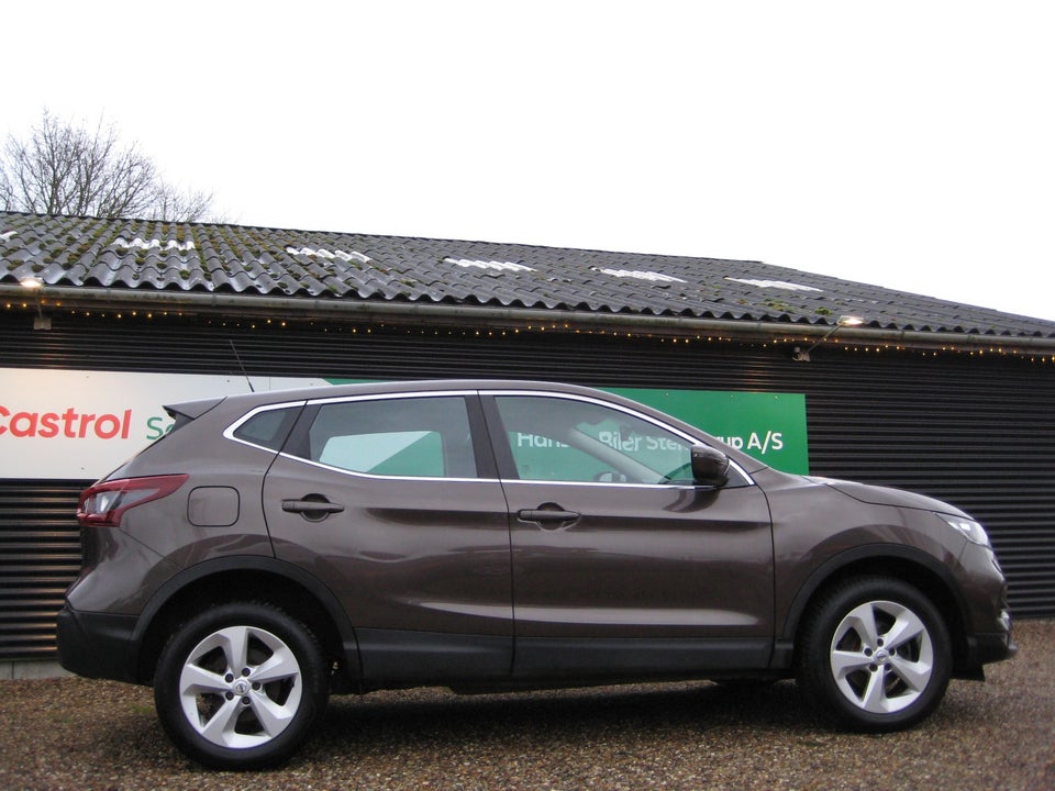 Nissan Qashqai 1,3 Dig-T 140 Acenta 5d