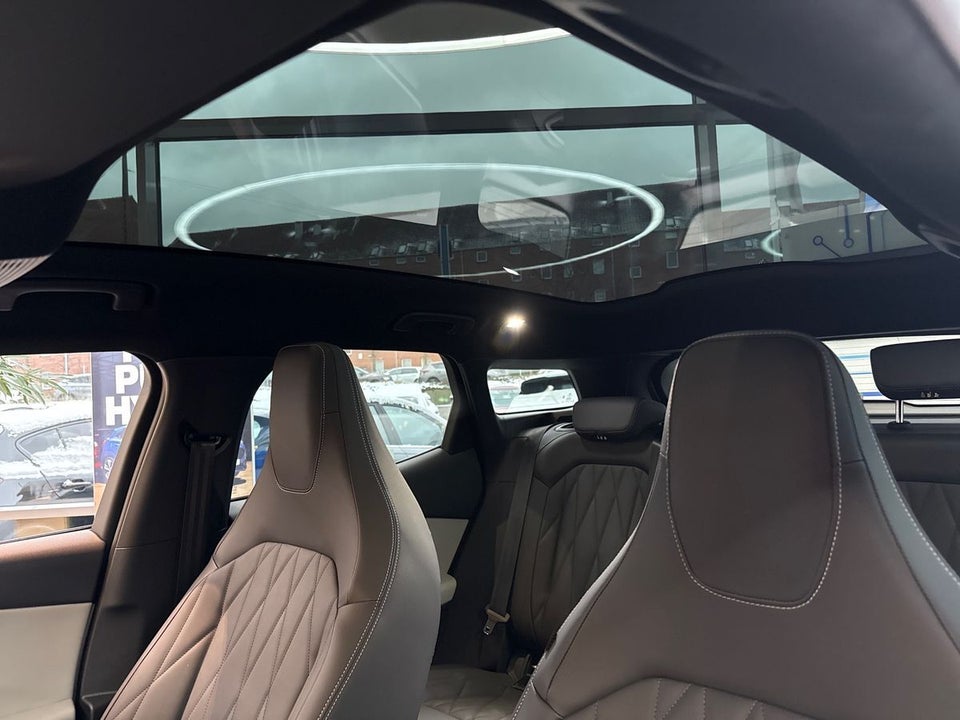 Ford Explorer 77 Premium Extended Range 5d