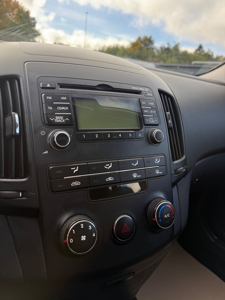 Hyundai i30 1,4 CVVT Classic Sun CW 5d