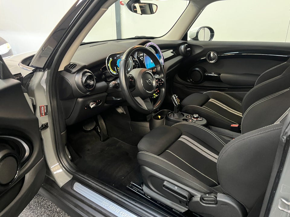 MINI Cooper SE Essential 3d