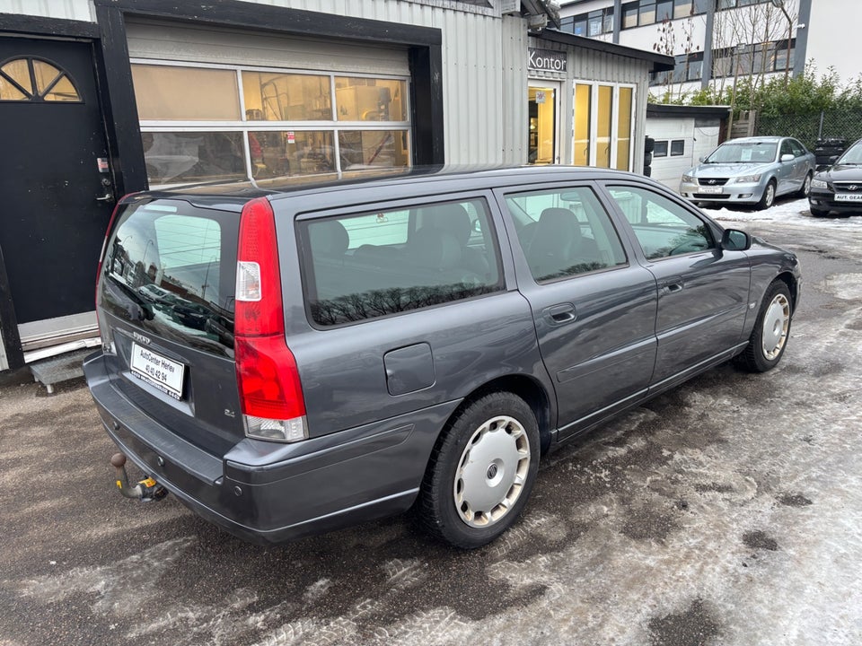 Volvo V70 2,4 140 Momentum 5d