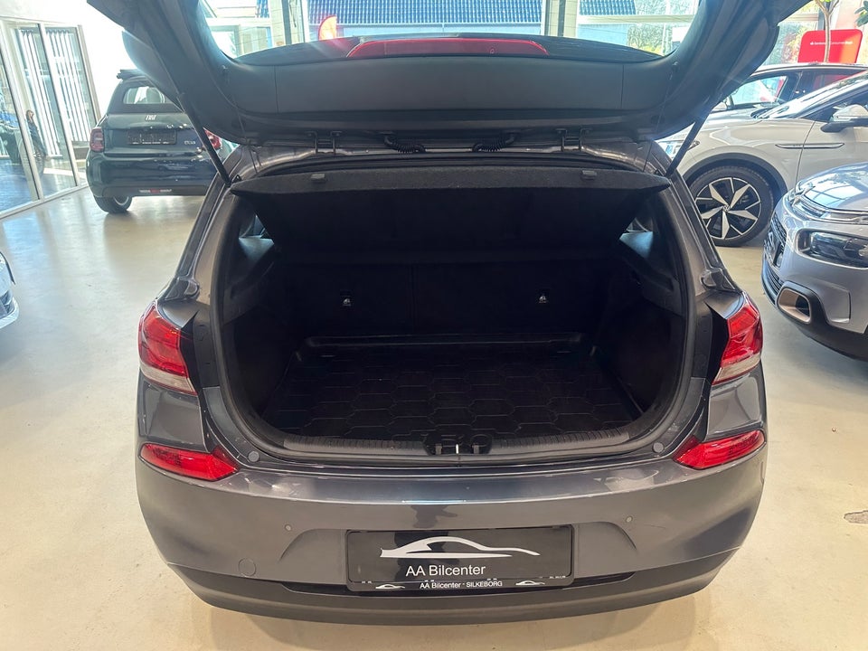 Hyundai i30 1,6 CRDi 110 Life+ 5d