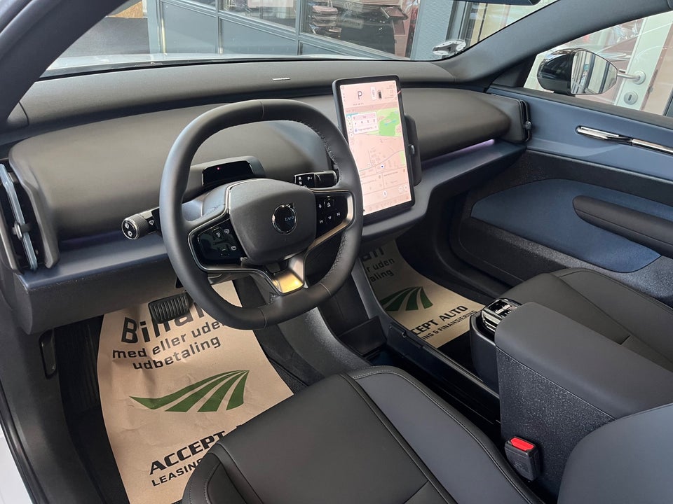 Volvo EX30 Standard Range Plus 5d