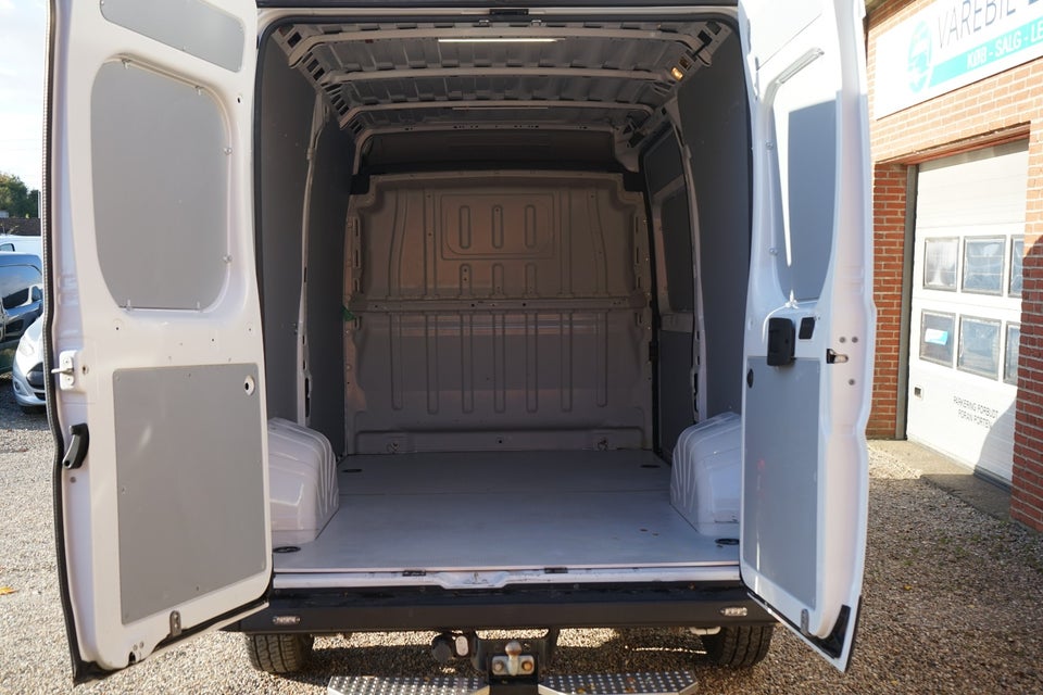 Peugeot Boxer 333 2,2 BlueHDi 140 L2H2 Premium