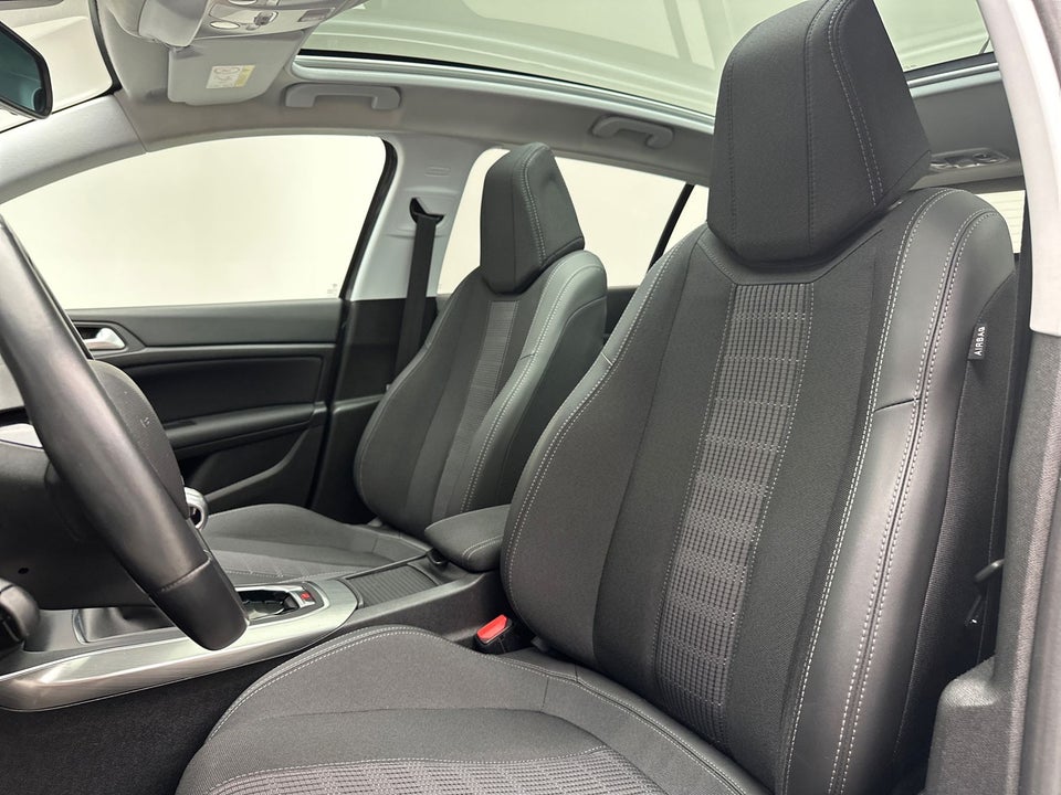 Peugeot 308 1,5 BlueHDi 130 Prestige Sky 5d