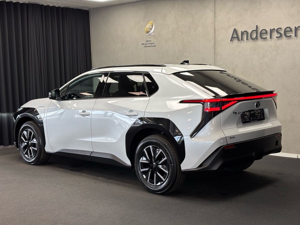 Toyota bZ4X 73 Active Tech 5d