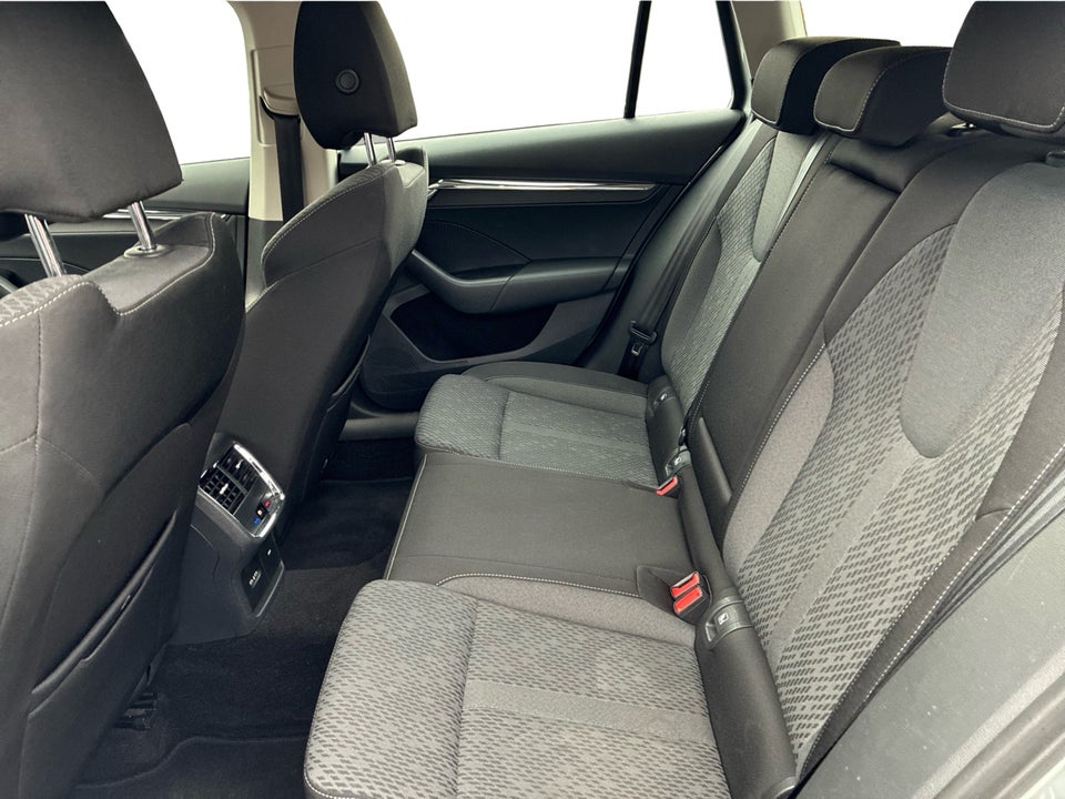 Skoda Octavia 1,0 eTSi 110 Style First Edition Combi DSG 5d