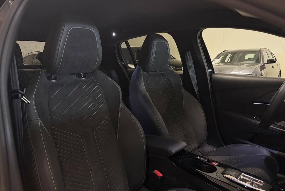 Peugeot e-208 54 GT 5d