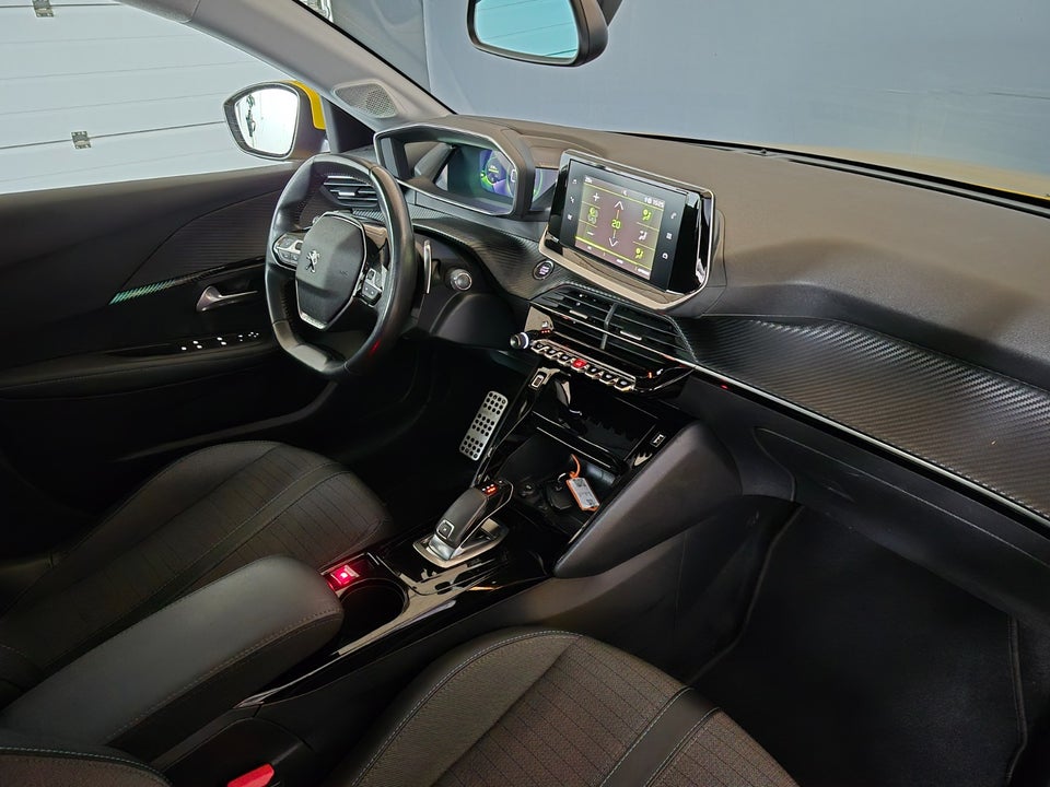 Peugeot 208 1,2 PureTech 100 Allure EAT8 5d