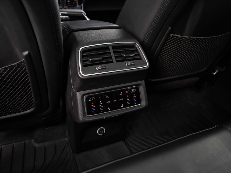 Audi e-tron 55 S-line quattro 5d