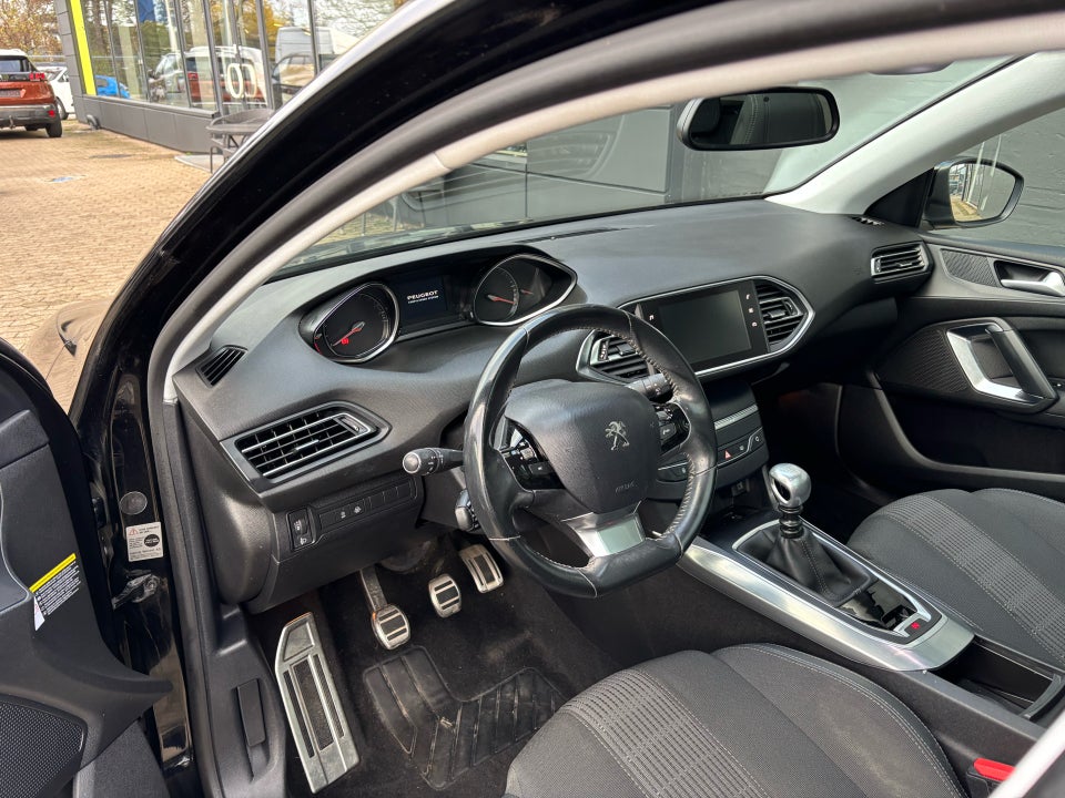 Peugeot 308 1,6 BlueHDi 120 Allure+ Sky 5d