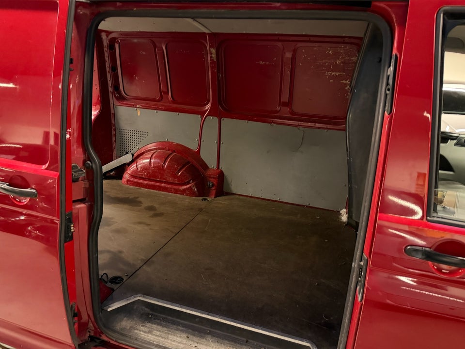 VW Transporter 2,0 TDi 114 Kassevogn kort 4d