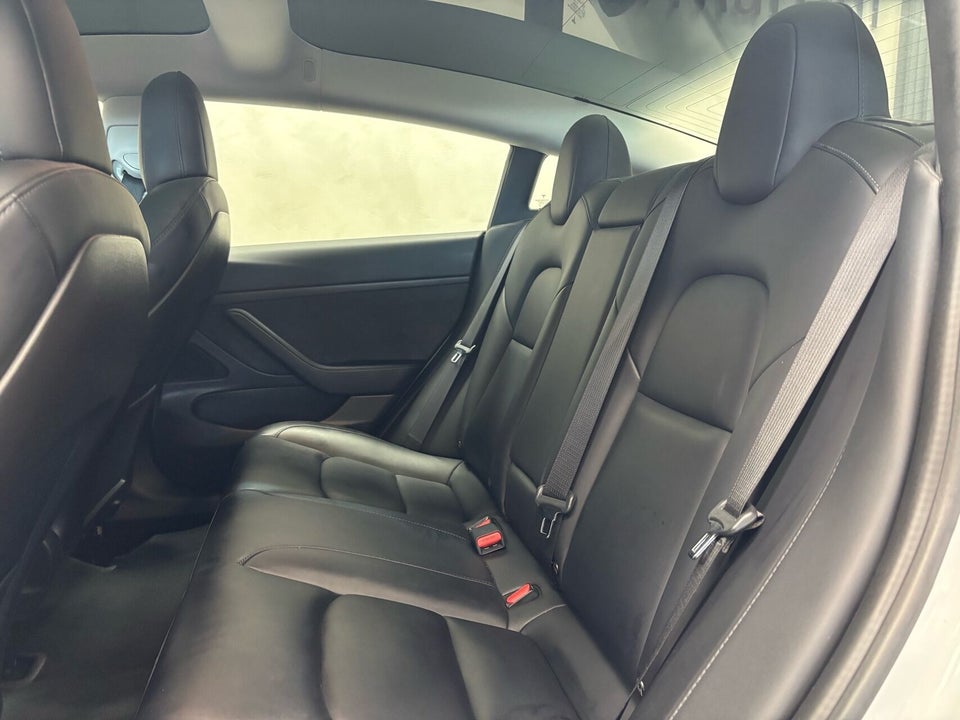 Tesla Model 3 Standard Range+ RWD 4d