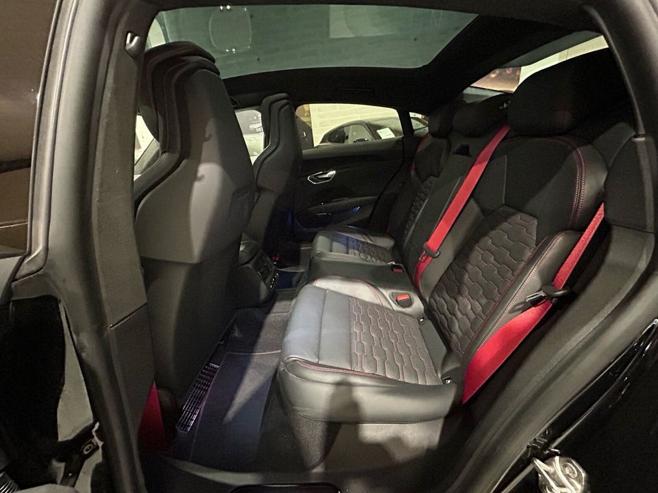 Audi RS e-tron GT quattro 4d