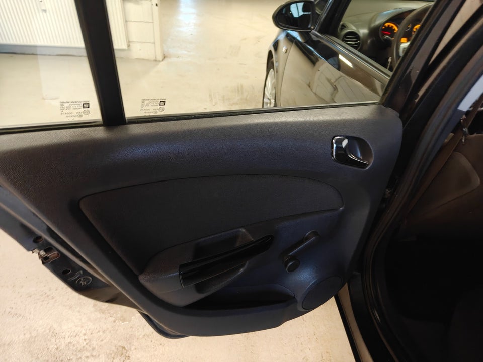 Opel Corsa 1,2 16V Cosmo 5d