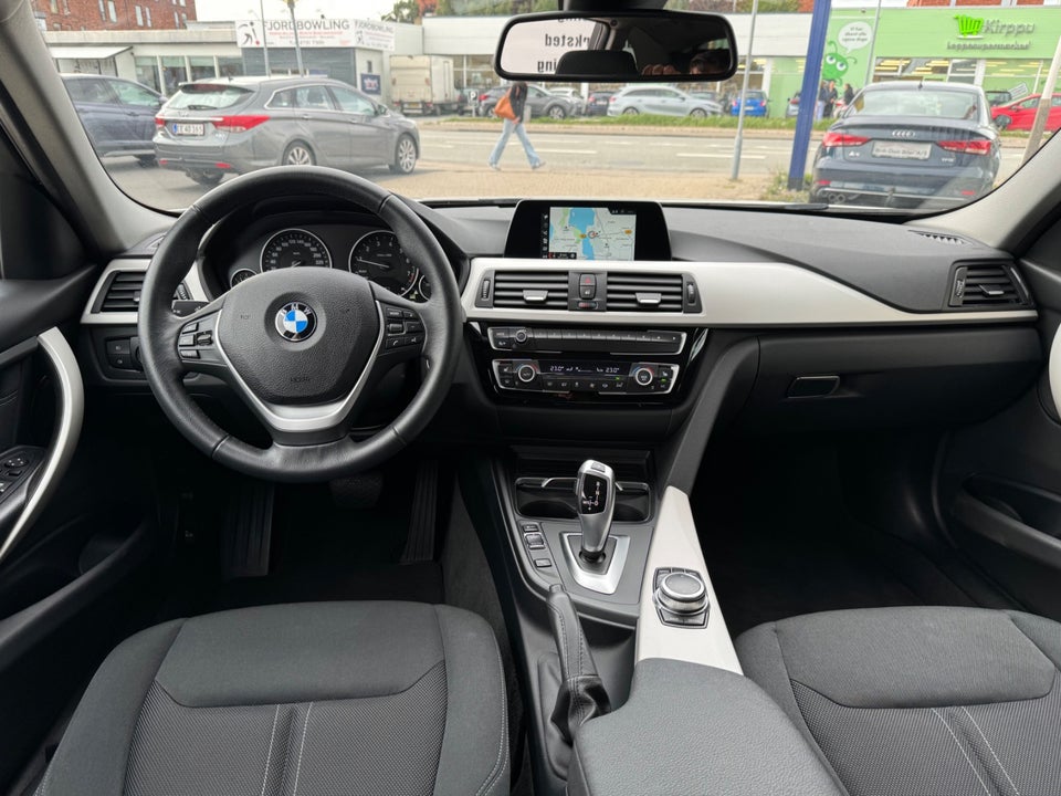 BMW 318i 2,0 Touring Advantage aut. 5d