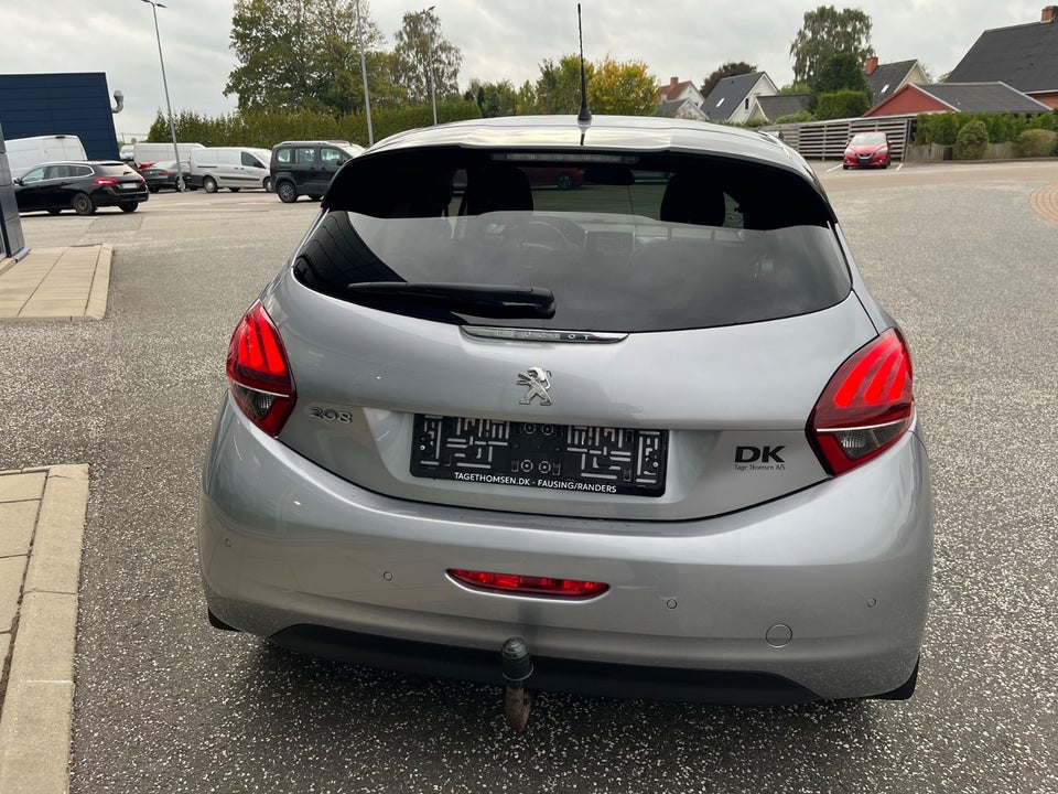 Peugeot 208 1,2 PureTech 82 Signature Sky 5d