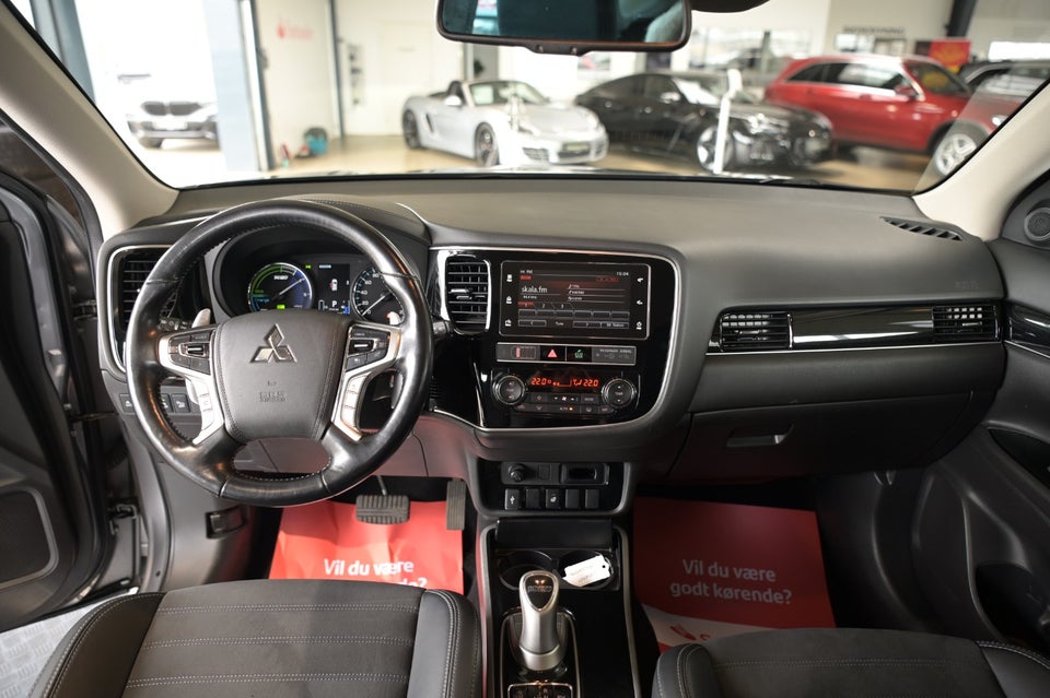 Mitsubishi Outlander 2,4 PHEV Intense CVT 4WD 5d