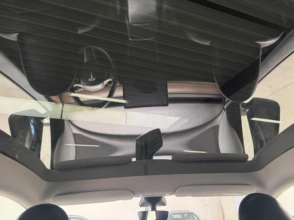 Tesla Model Y Long Range AWD 5d