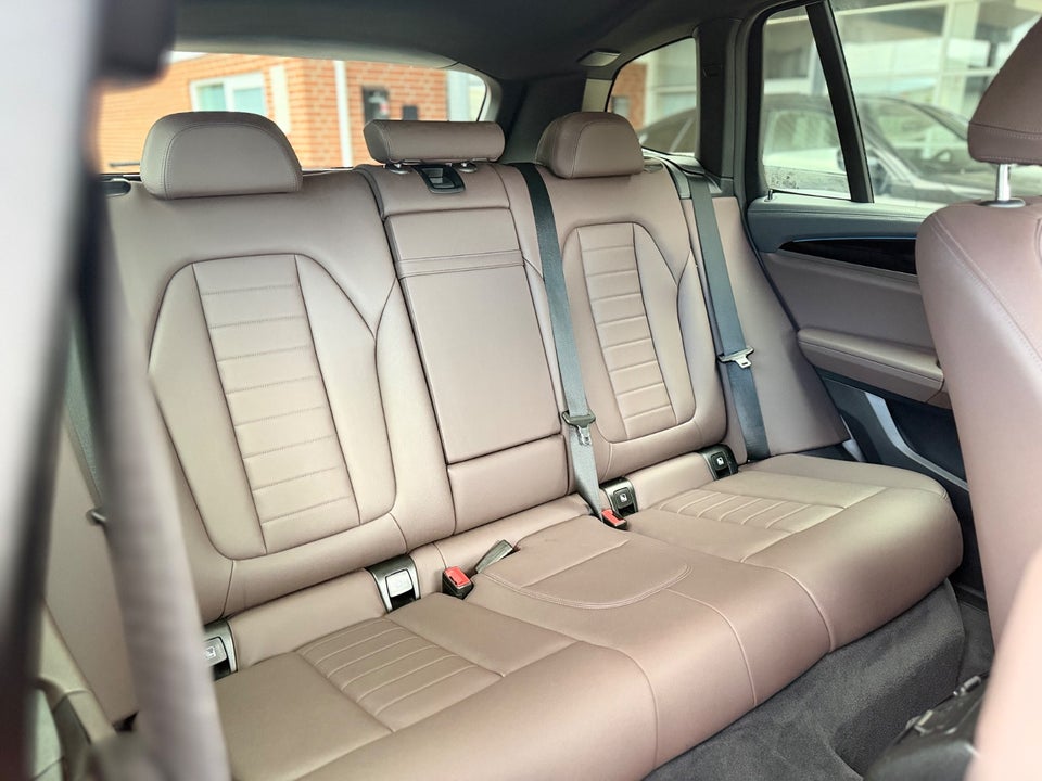 BMW iX3 Charged 5d