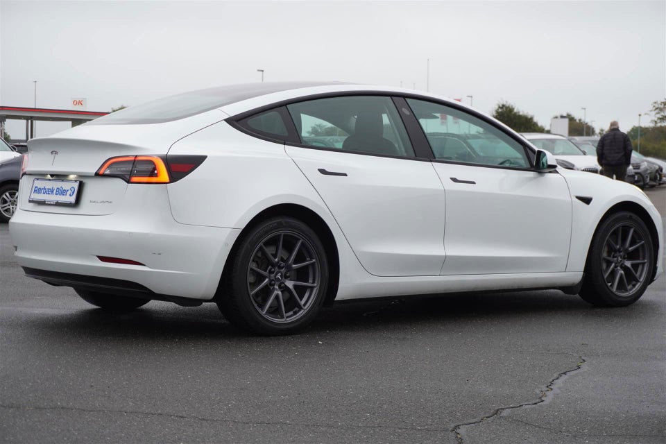 Tesla Model 3 Long Range AWD 4d