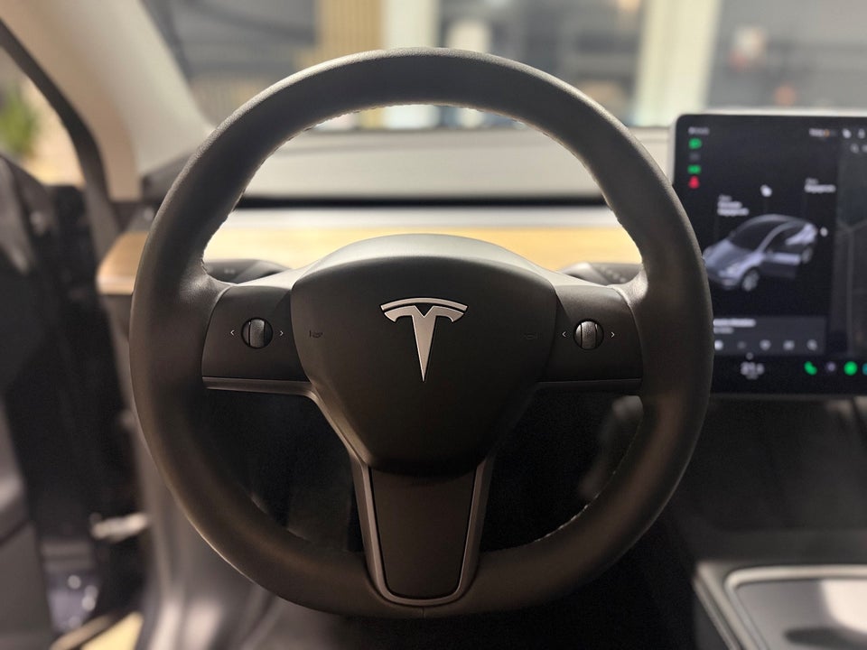 Tesla Model Y Long Range AWD 5d