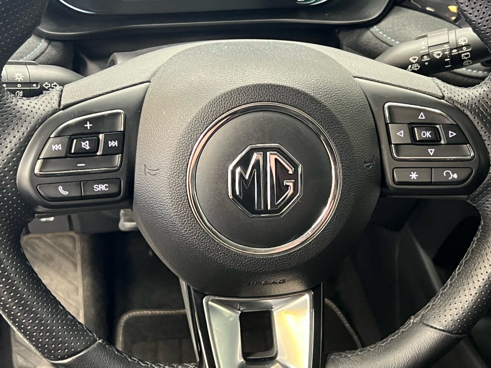 MG MG5 50 Luxury 5d