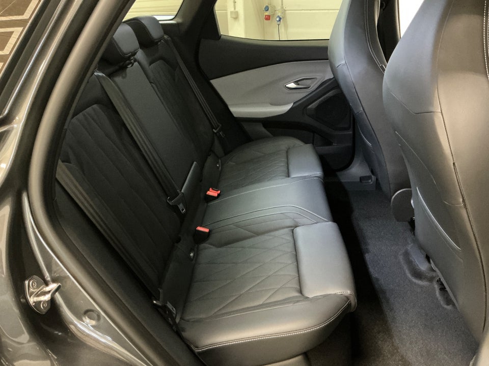 Ford Explorer 77 Premium Extended Range 5d