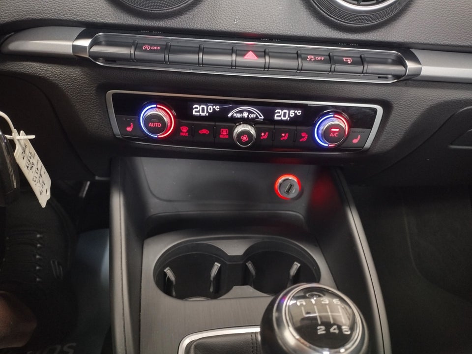 Audi A3 1,6 TDi 110 Attraction 4d