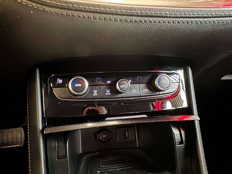 Opel Grandland X 1,6 Hybrid4 Ultimate aut. 5d