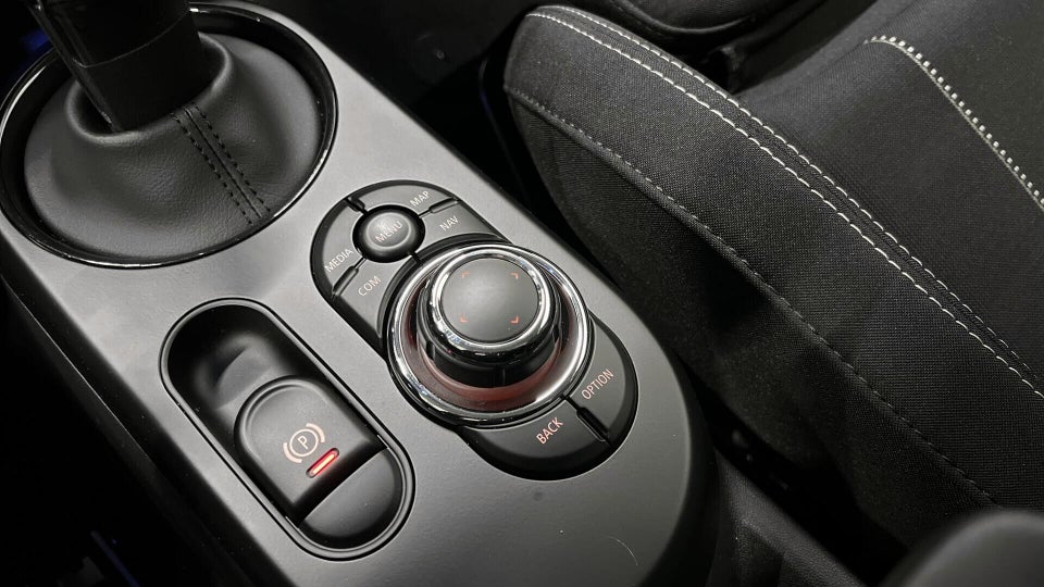 MINI Cooper SE Essential 3d