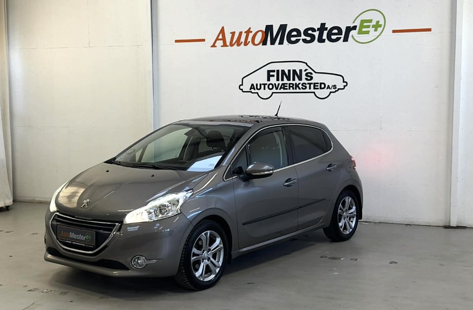 Peugeot 208 1,2 VTi Allure Sky 5d