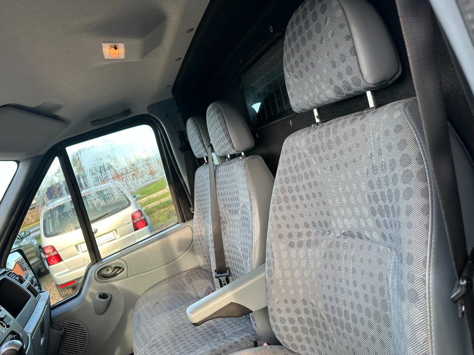 Ford Transit 300M Van 2,2 TDCi 140 Limited FWD 4d