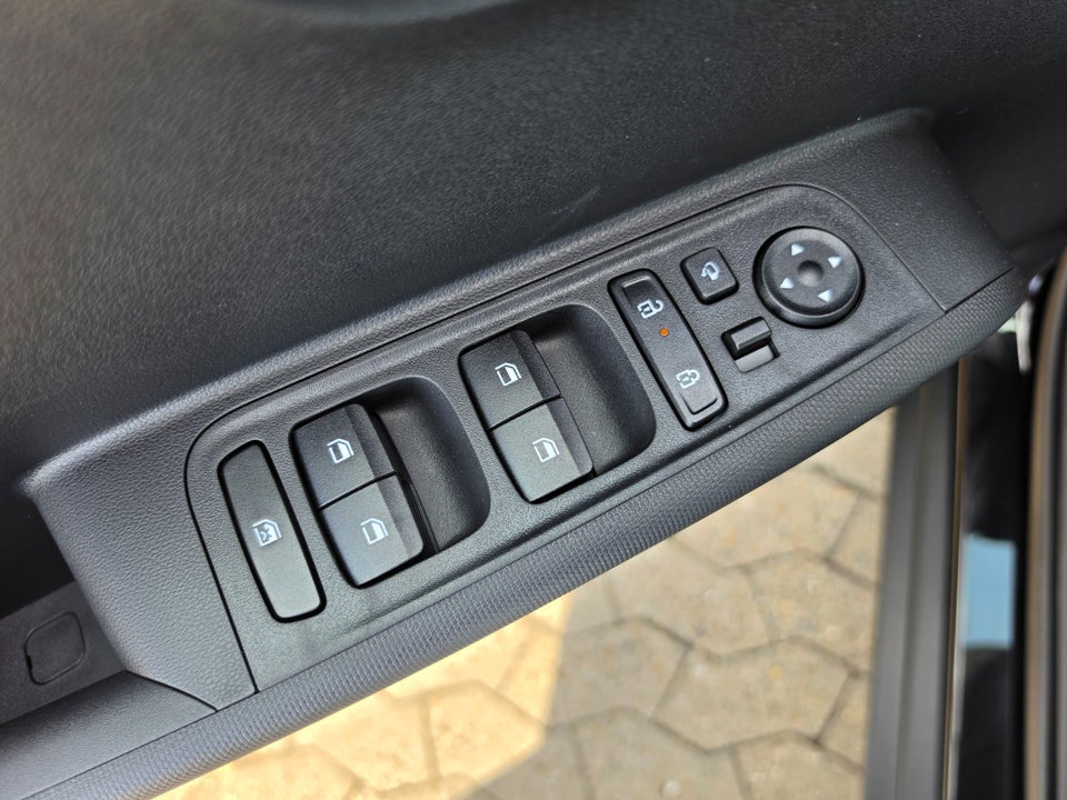 Hyundai Inster 49 Pixel 5d