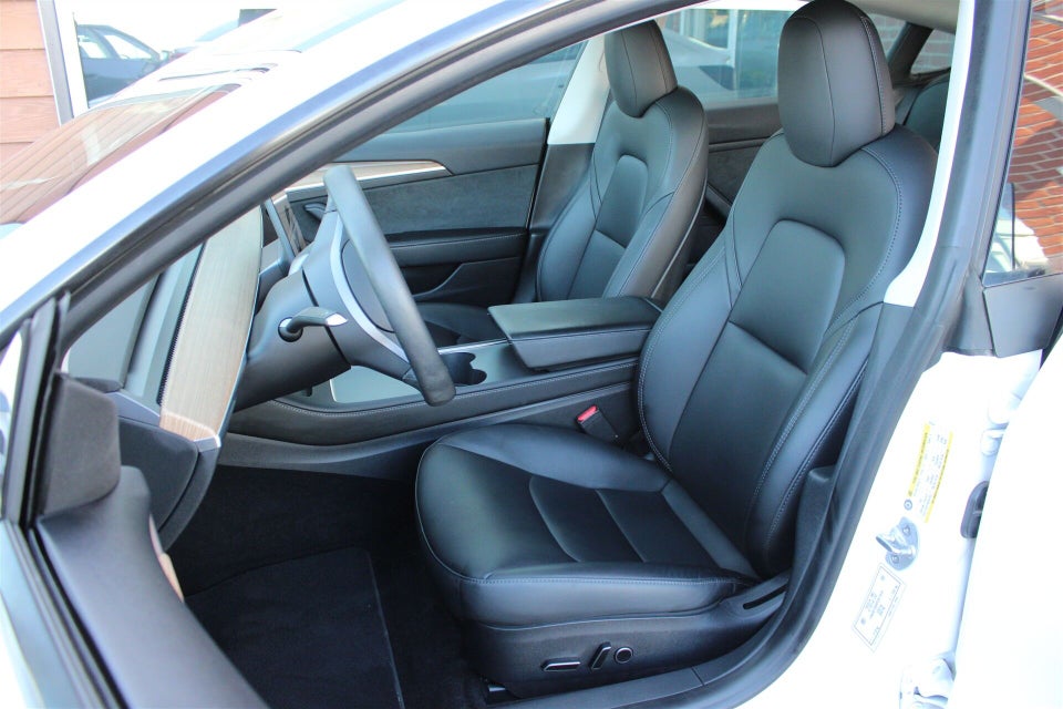 Tesla Model 3 Long Range AWD 4d