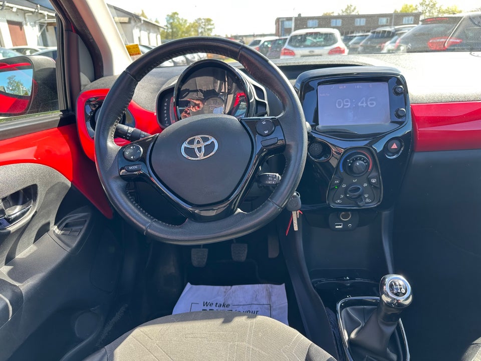 Toyota Aygo 1,0 VVT-i x-wave Sky 5d