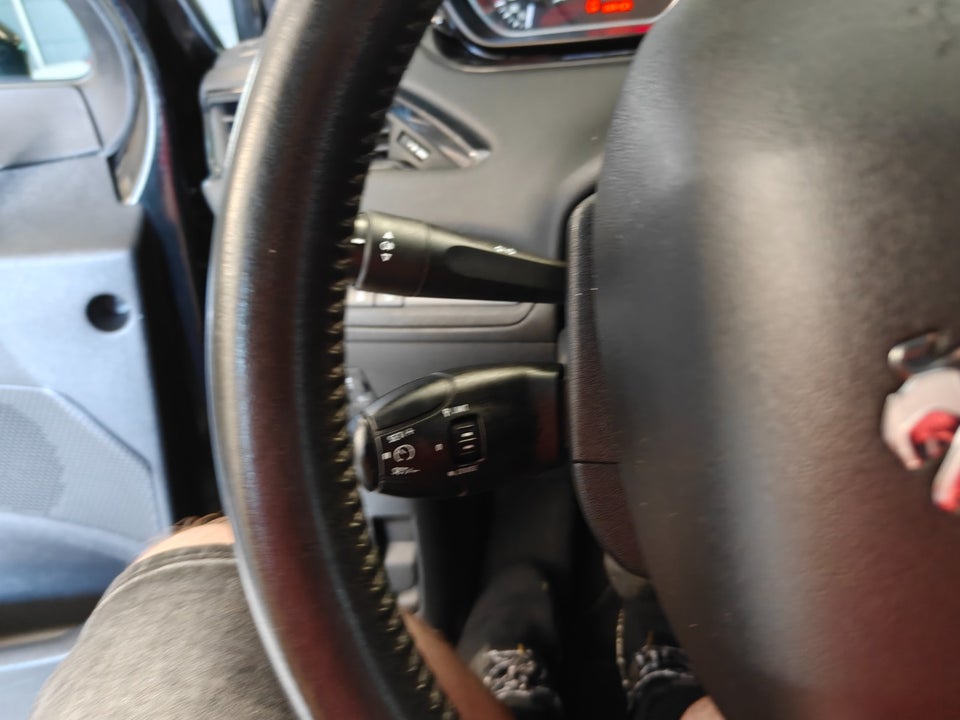 Peugeot 208 1,6 BlueHDi 100 Allure 5d