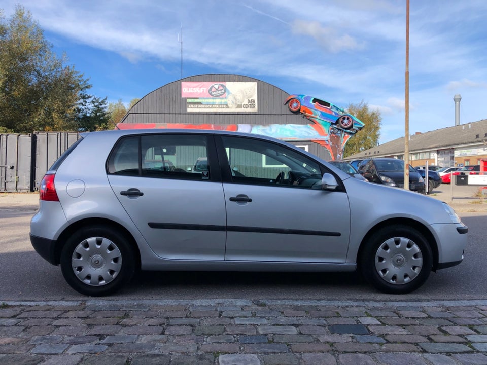 VW Golf V 1,6 FSi Comfortline 5d